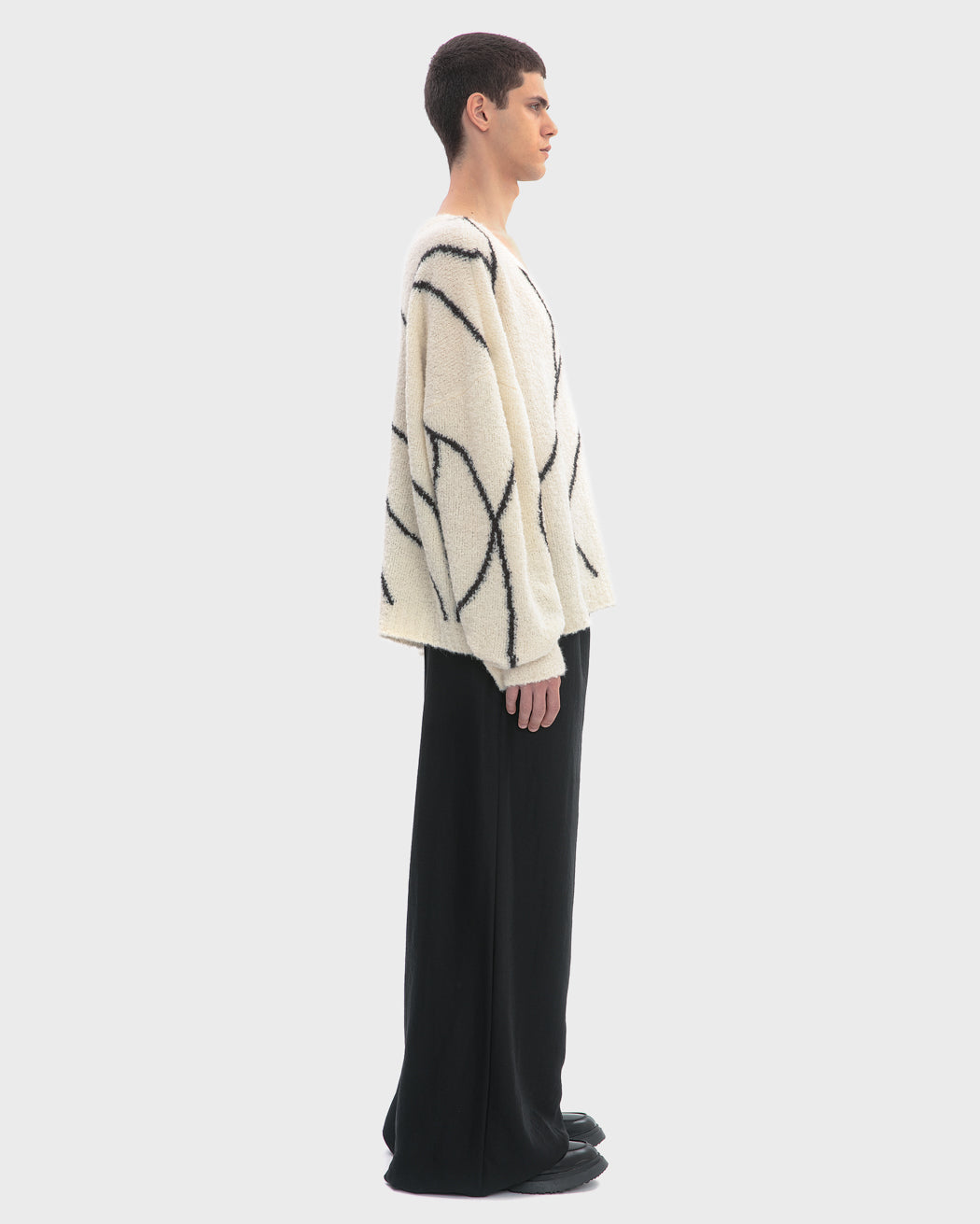 ARTIST OVERSIZED V-NECK KNITWEAR