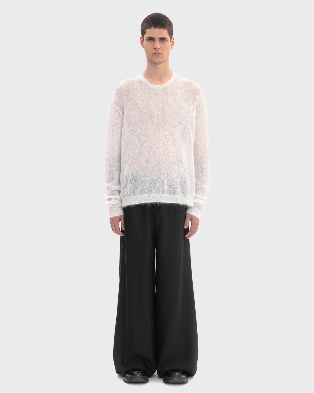 LIGHTWEIGHT SLIM FIT KNITWEAR