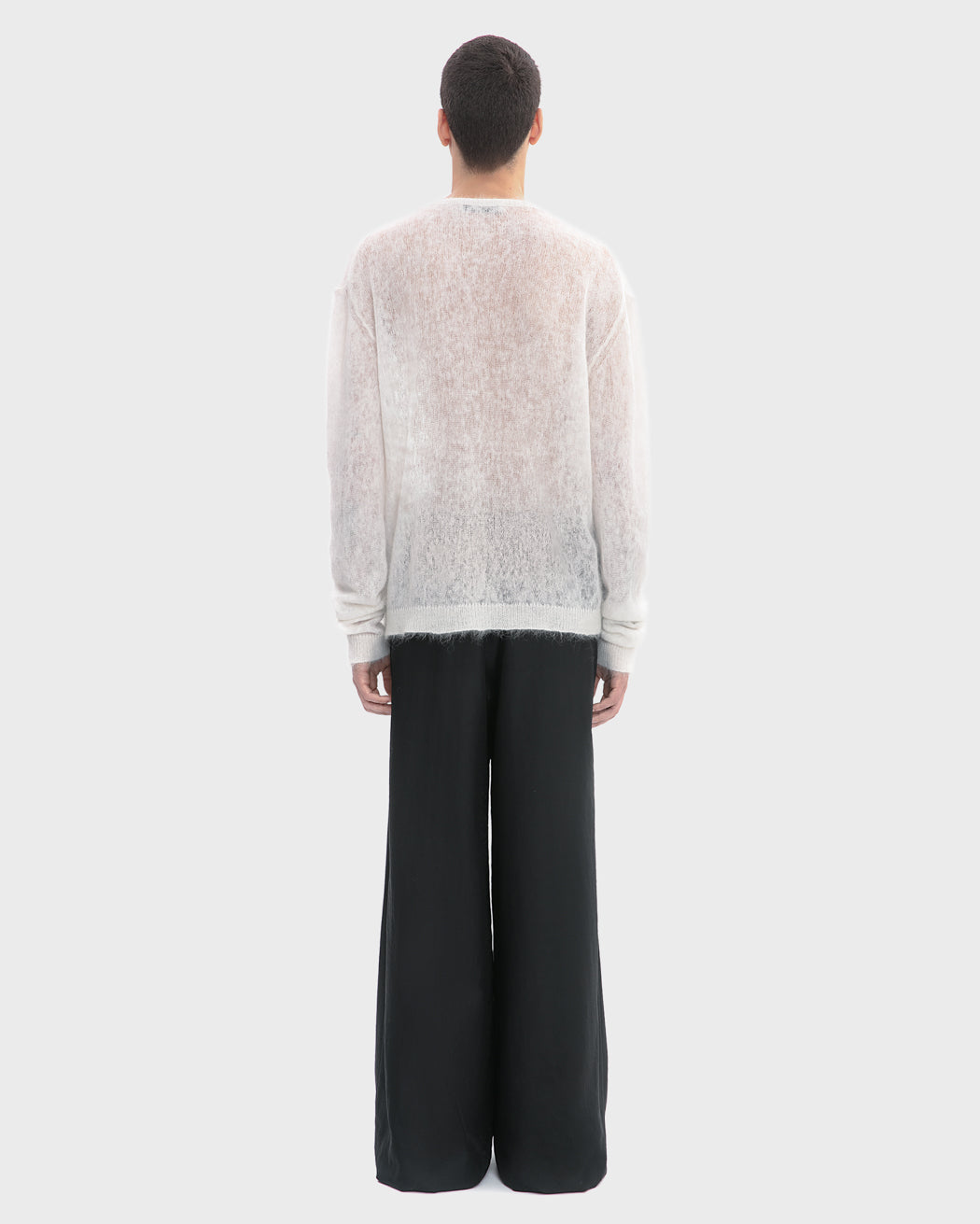 LIGHTWEIGHT SLIM FIT KNITWEAR